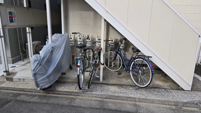 物件外観写真4　(駐輪場)