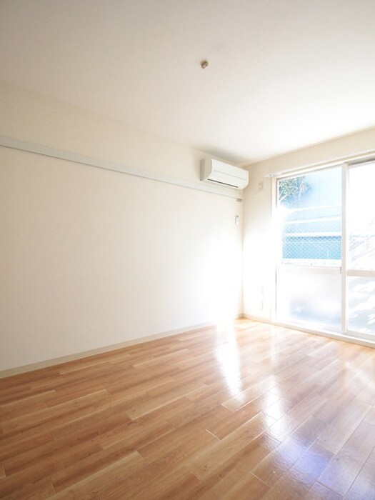 物件内観写真12　(室内からの展望)