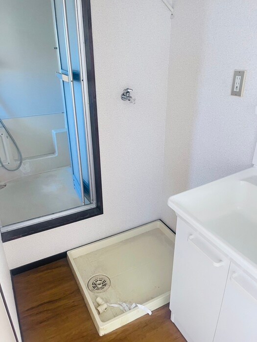 物件内観写真12　(洗濯機置場)