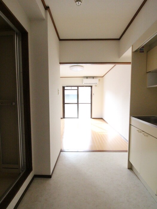 物件内観写真12　(玄関)