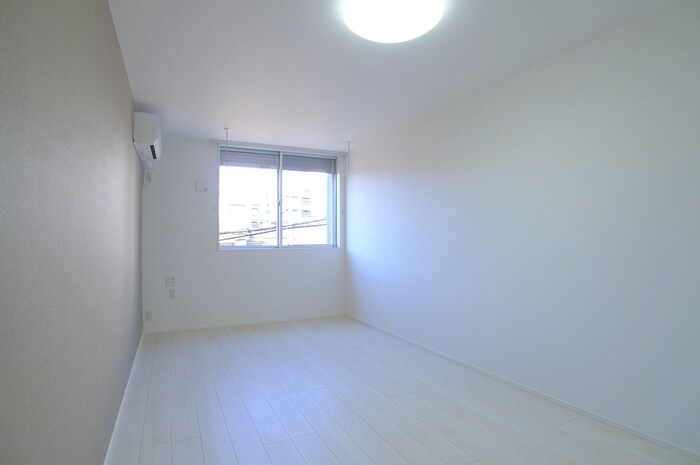 物件内観写真6　(室内からの展望)