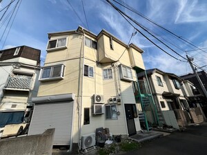 角アパート外観写真