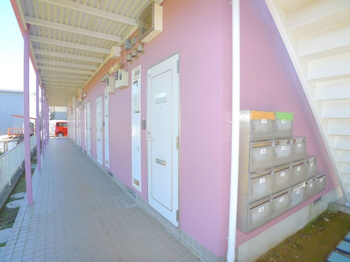 物件外観写真2　(エントランス部分)