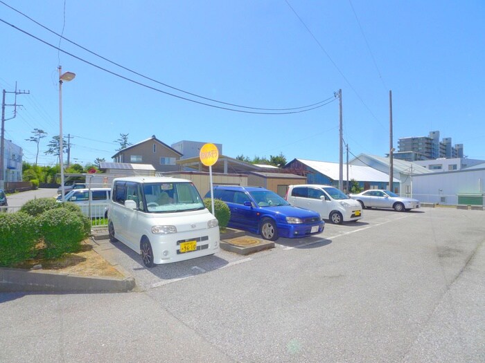 物件外観写真5　(駐車場)