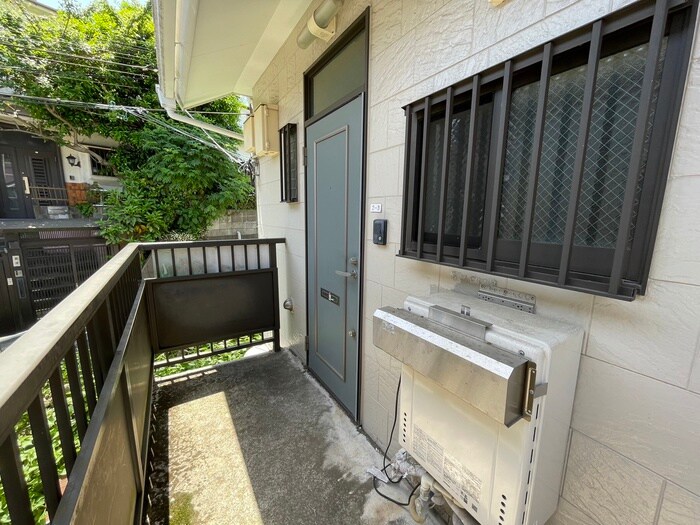 物件外観写真3　(エントランス部分)