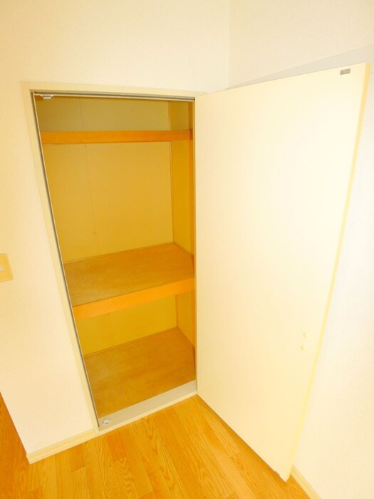 物件内観写真12　(収納)