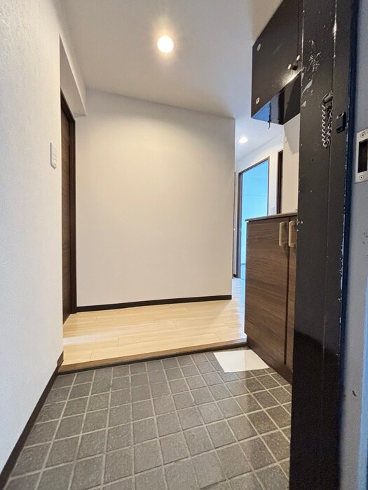 物件内観写真10　(玄関)
