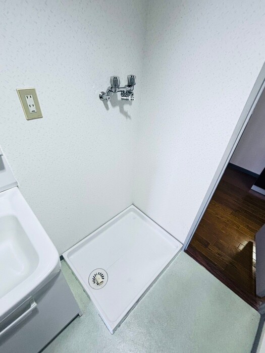 物件内観写真12　(洗濯機置場)