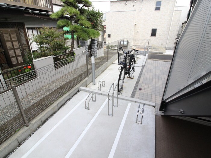 物件外観写真6　(駐輪場)