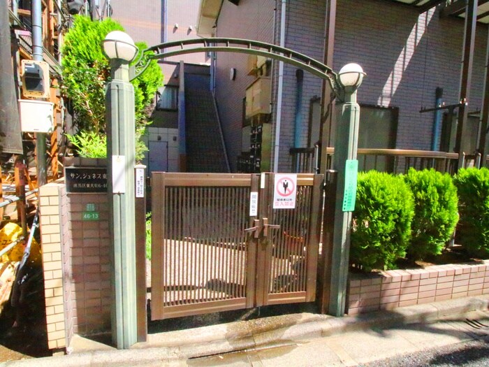 物件外観写真3　(エントランス部分)