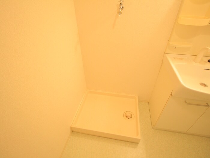 物件内観写真10　(洗濯機置場)