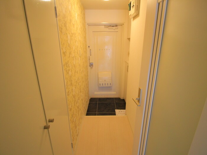 物件内観写真12　(玄関)