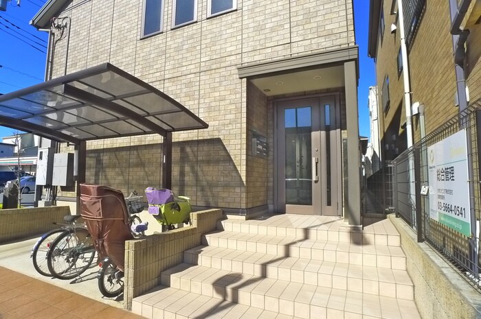 物件外観写真4　(エントランス部分)