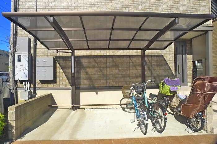 物件外観写真5　(駐輪場)