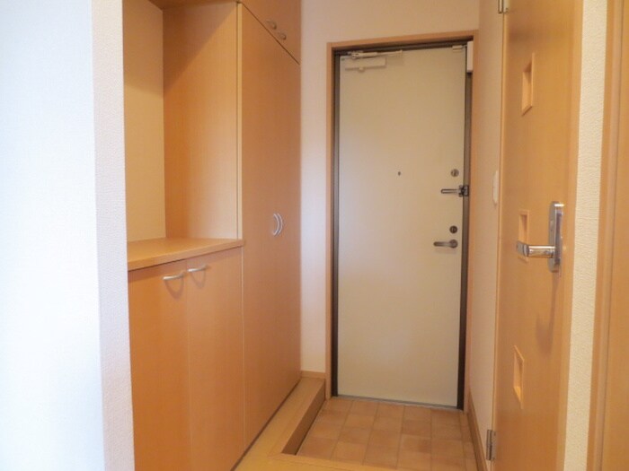 物件内観写真15　(玄関)