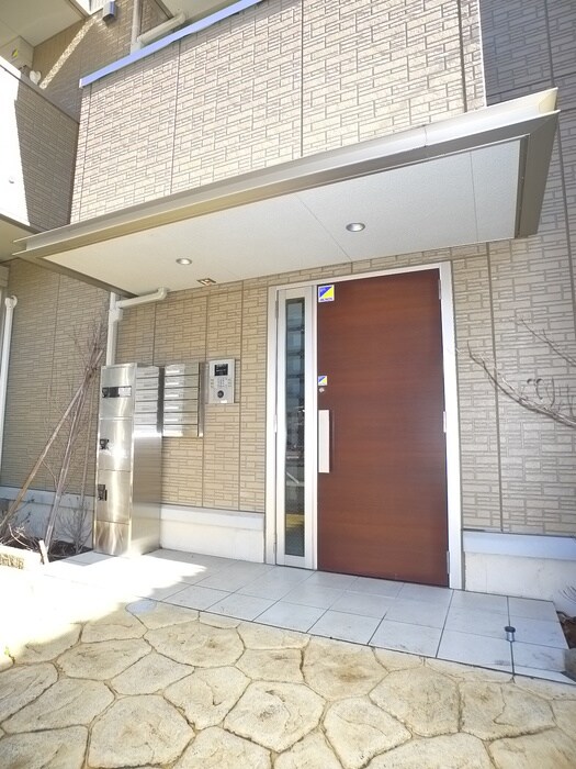 物件外観写真2　(エントランス部分)