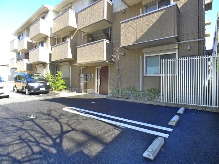 物件外観写真3　(駐車場)