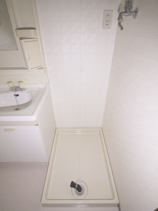 物件内観写真12　(洗濯機置場)