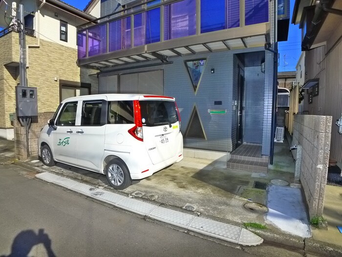 物件外観写真5　(駐車場)