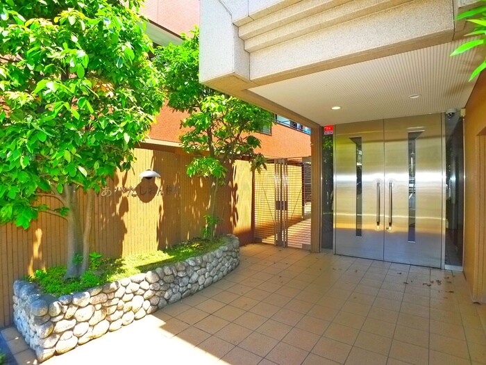 物件外観写真6　(エントランス部分)