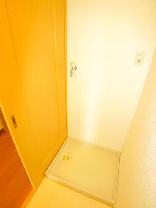 物件内観写真18　(洗濯機置場)