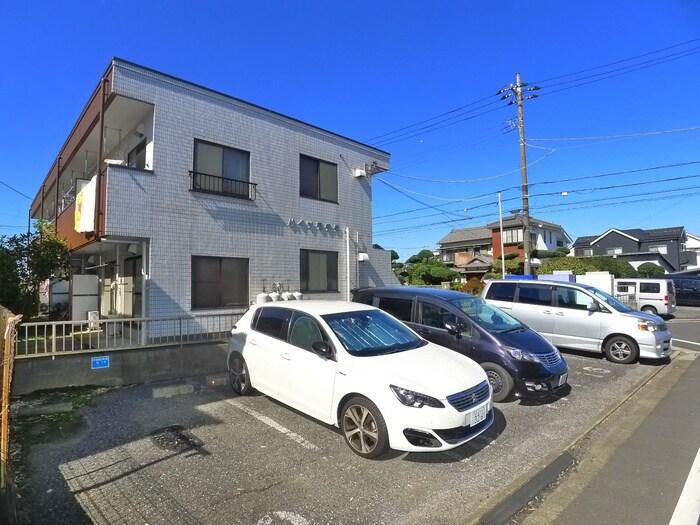 物件外観写真3　(駐車場)