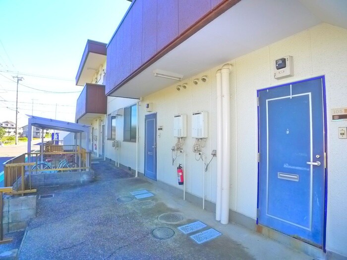 物件外観写真5　(エントランス部分)