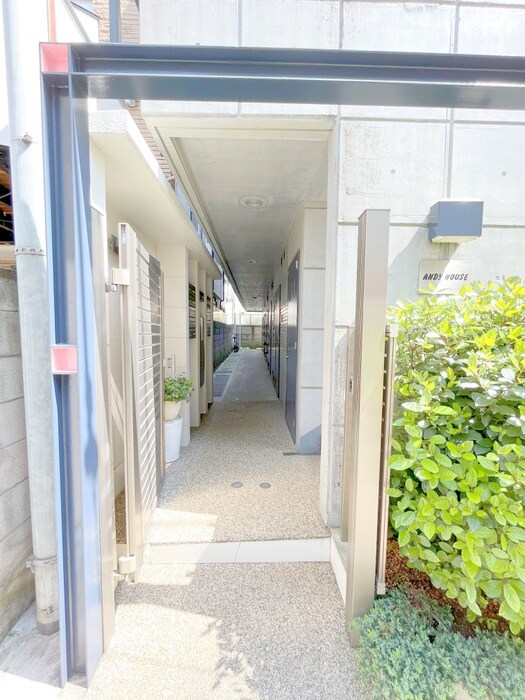 物件外観写真2　(エントランス部分)