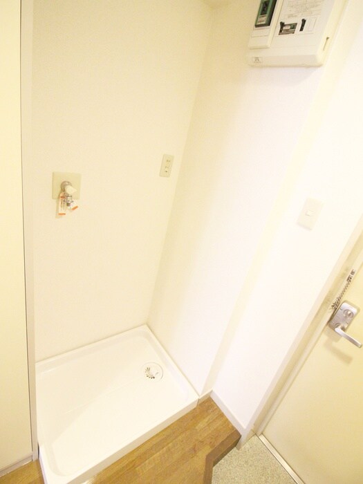 物件内観写真14　(洗濯機置場)