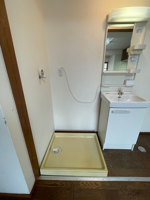 物件内観写真15　(洗濯機置場)