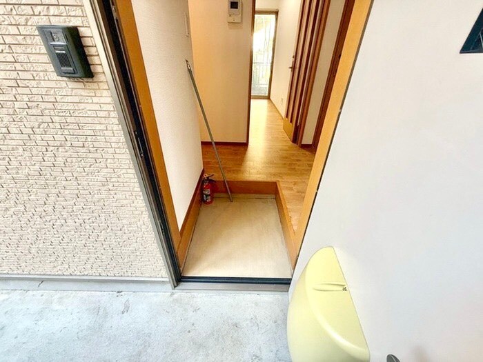 物件内観写真16　(玄関)