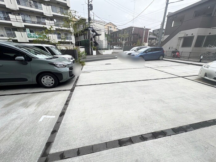 物件外観写真4　(駐車場)