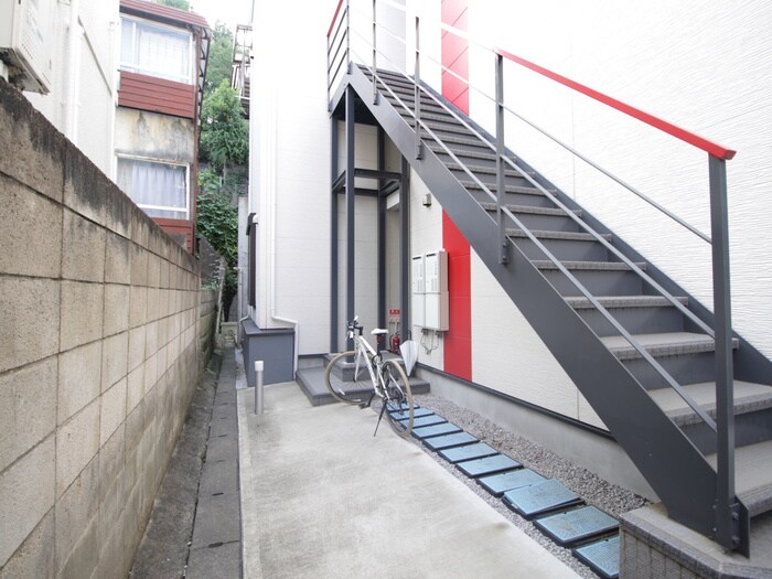 物件外観写真2　(エントランス部分)