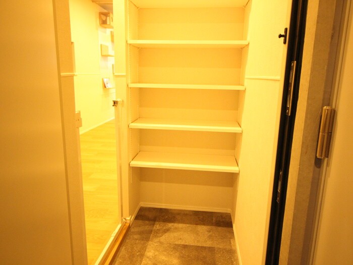 物件内観写真7　(玄関)