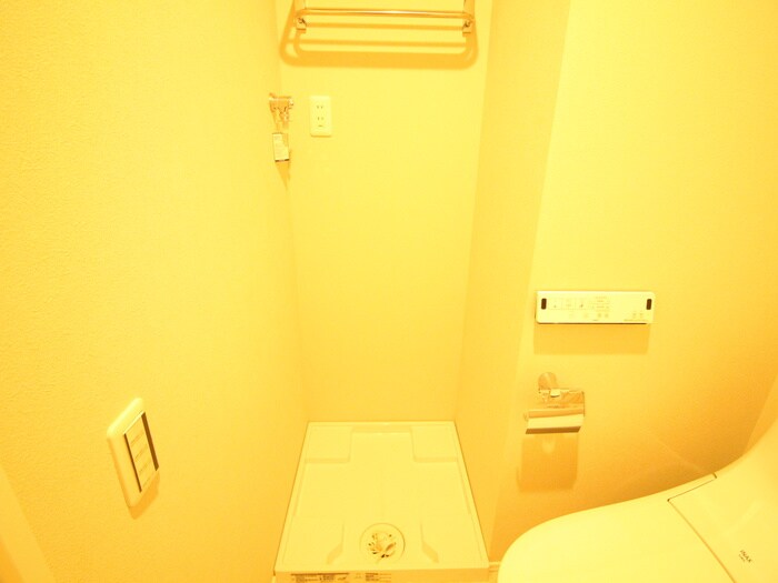 物件内観写真18　(洗濯機置場)