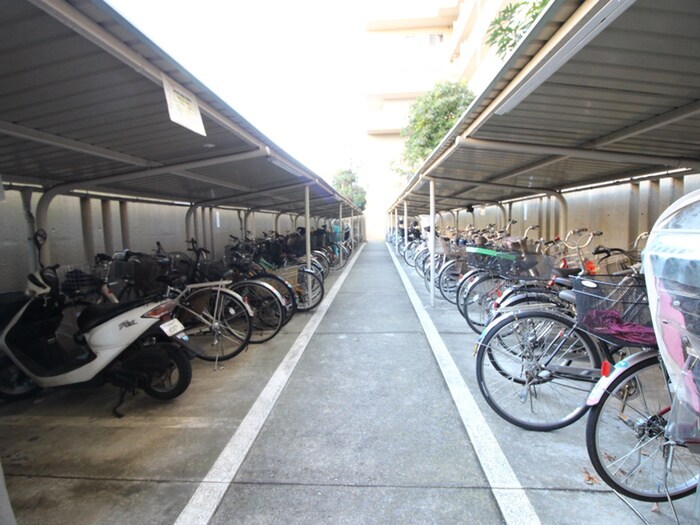 物件外観写真6　(駐輪場)