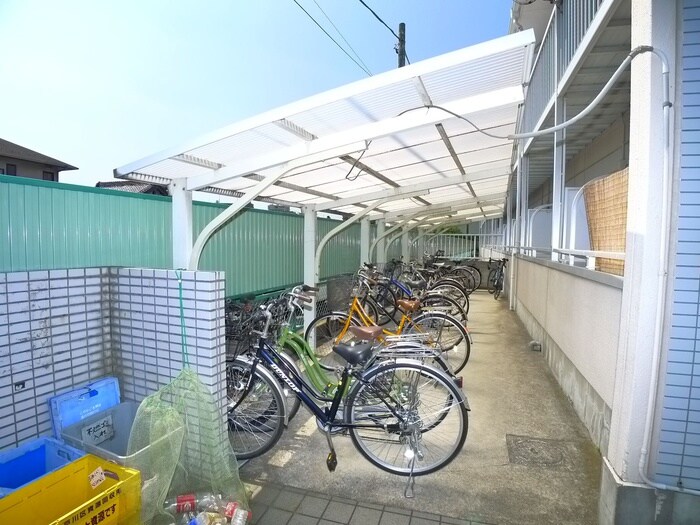 物件外観写真3　(駐輪場)
