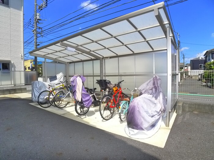 物件外観写真3　(駐輪場)