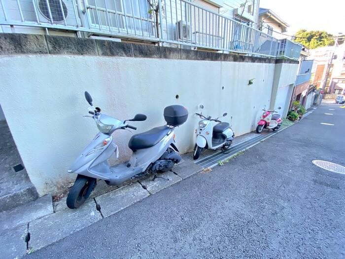 物件外観写真6　(駐輪場)