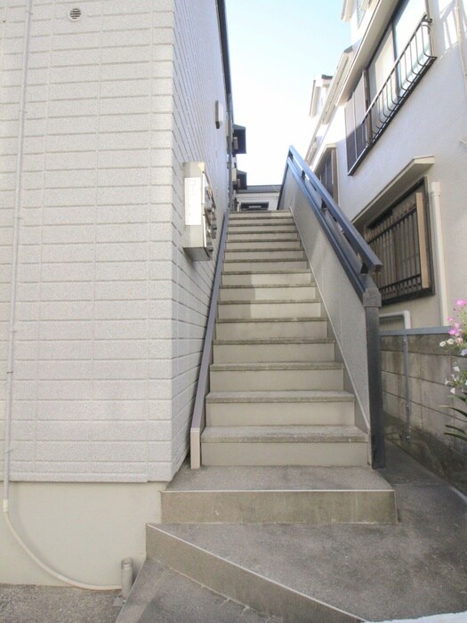 物件外観写真2　(エントランス部分)