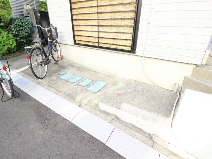 物件外観写真3　(駐輪場)