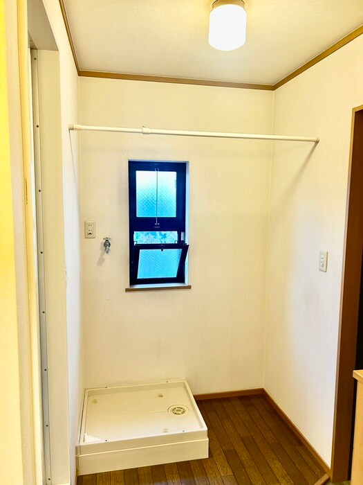 物件内観写真14　(洗濯機置場)