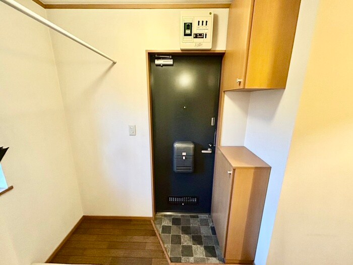 物件内観写真16　(玄関)