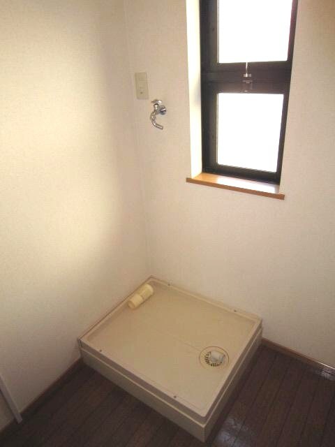 物件内観写真17　(洗濯機置場)