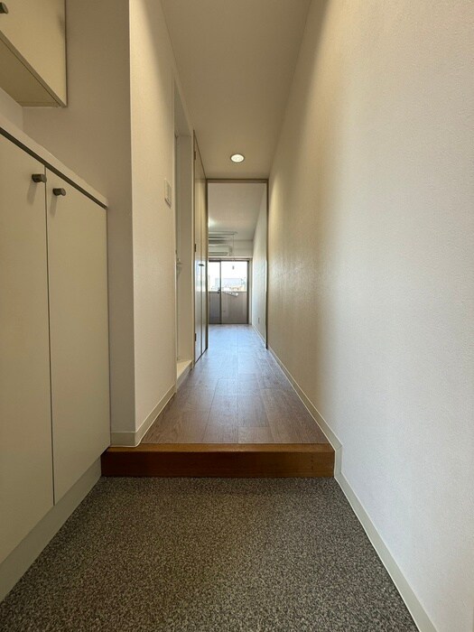 物件内観写真7　(玄関)