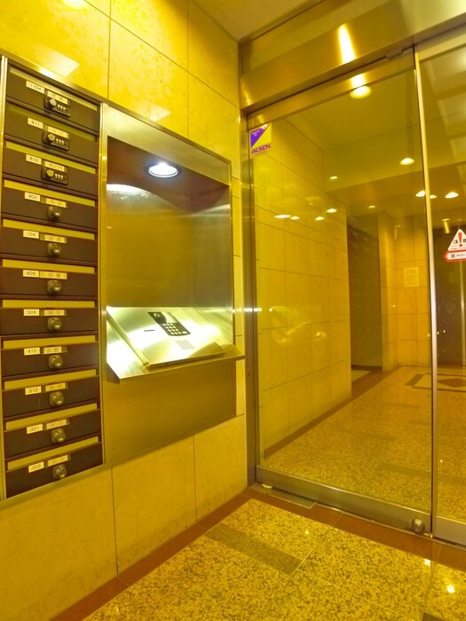 物件外観写真4　(エントランス部分)