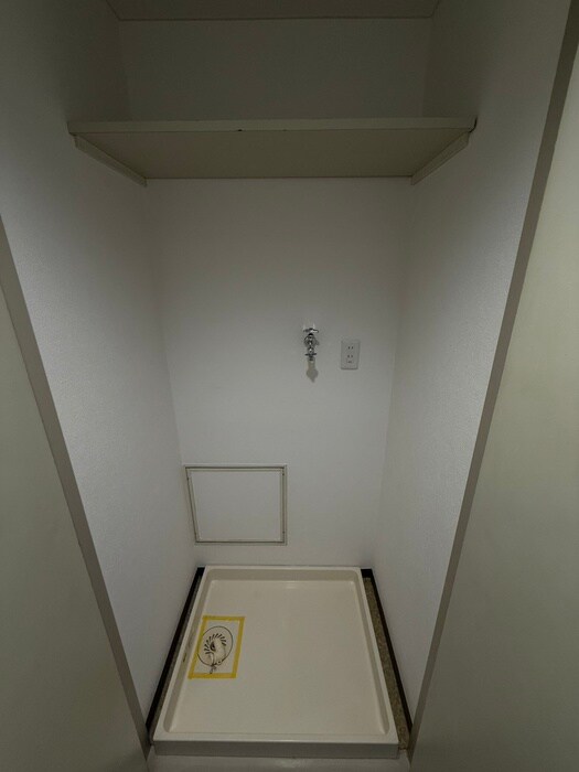 物件内観写真12　(洗濯機置場)