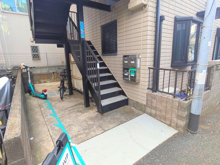 物件外観写真4　(エントランス部分)