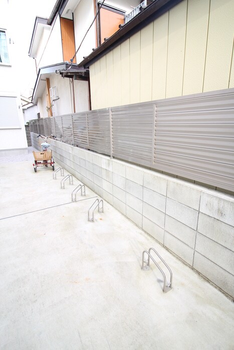 物件外観写真3　(駐輪場)