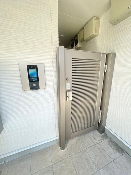 物件外観写真5　(エントランス部分)